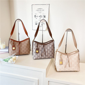 女式复古休闲大容量手提袋，由PU材料制成，带聚酯纤维衬里，时尚双层袋。8109 - Product Image 6