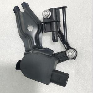 Capteur de hauteur de véhicule Audi 7L6616213 pour système de suspension, pièce de rechange - Product Image 1