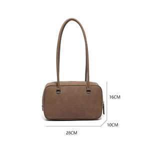 Tas ketiak kulit asli wanita, gaya jalanan tas bahu Boston dengan pegangan panjang penutup ritsleting tunggal - Product Image 5