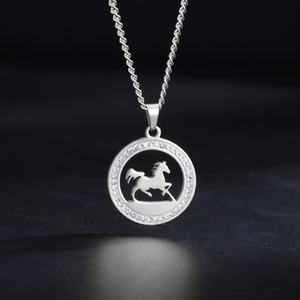 <span class=keywords><strong>Collana</strong></span> con <span class=keywords><strong>Ciondolo</strong></span> <span class=keywords><strong>Cavallo</strong></span> in Corsa Myshape, in Acciaio Inossidabile con Strass, Girocollo per Amanti dei Cavalli, Gioielli Natalizi - Product Image 5