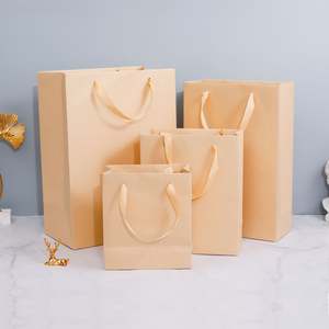 Sacs cadeaux en papier de luxe avec logo personnalisé, impression dorée à chaud - Product Image 3