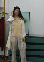 Guixiu Pyjamas en soie 3 PCS Ensembles de pyjamas pour femmes avec pantalon Pyjama sexy en satin imprimé de fleurs Vêtements de nuit déshabillés en soie Vêtements de nuit