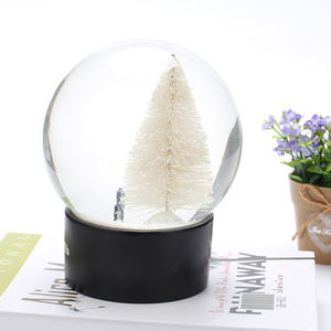 Resina personalizada de poliresina, árbol de bolas de nieve hecho a mano - Product Image 3