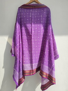 Fournisseur en gros de sarongs, paréos et foulards légers et élégants pour femmes, imprimés à la main sur blocs de bois avec bordure Zari, vêtements de plage - Product Image 4