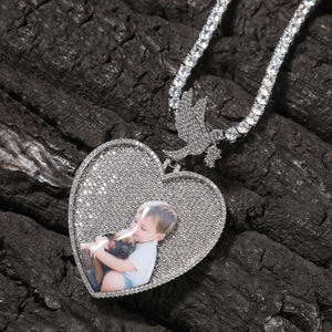 UWIN 2026 Nuovo Arrivo Ciondolo a Cuore con Zirconi Cubici (CZ) Completamente Tempestato, con Portafoto e Vassoio per Immagini Commemorative - Product Image 6