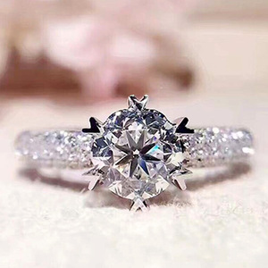 Anello a Forma di Cuore con Sei Punte e Cristalli Pavé per Donne, Tono Argento, Accessorio per Uso Quotidiano e Feste - Product Image 2