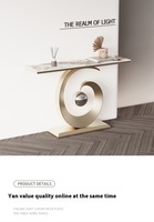 Console moderne italienne style Normcore, table de luxe décontractée et accessible, étroite pour entrée, murale, avec motifs métalliques, pour couloirs et portes