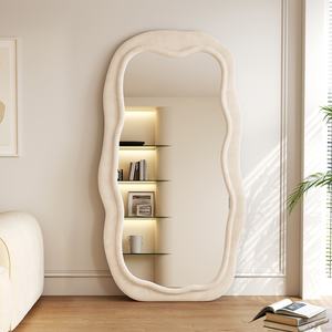 Miroir ondulé de luxe léger pour la maison, pour salon, chambre à coucher, miroir de forme spéciale, cadre en bois recouvert de flanelle, sur pied - Product Image 1