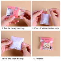 Lot de 100 Jolis Sacs Cadeaux de Noël Auto-Adhésifs en Plastique pour Biscuits, Bonbons et Gâteaux d'Anniversaire, Emballage 7x7+3cm