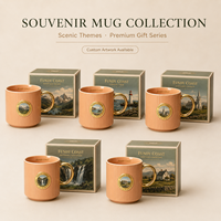 Tasse à café en porcelaine haut de gamme, motif Phare de la côte de Fundy, avec anse annelée couleur blush pêche et motif ondulé vertical