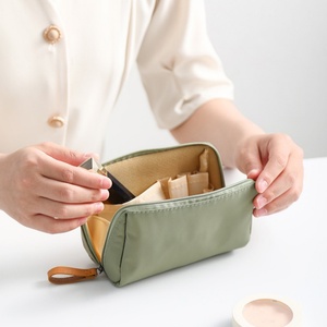 Bolsa de Almacenamiento de Cosméticos Portátil MKW6090 de 6.2 Pulgadas, para Viajes de Fin de Semana, Uso Diario, Tela de Poliéster con Inspección de Calidad - Product Image 6