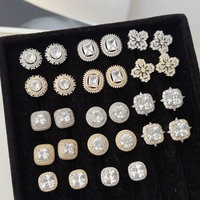 Anting-anting stud zircon berkilauan multi bentuk, grosir terlaris, desain minimalis, bulat, bunga, persegi