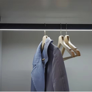 Bande d'éclairage sans fil moderne rechargeable avec détecteur de mouvement à DEL Lumière d'intérieur pour cuisine Armoire murale en plastique à piles - Product Image 2