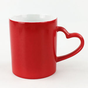 Amazn Top Seller 11oz Black Magic Hot Sensitive Color Changing <span class=keywords><strong>Taza</strong></span> <span class=keywords><strong>de</strong></span> café <span class=keywords><strong>de</strong></span> cerámica para sublimación con mango <span class=keywords><strong>de</strong></span> corazón - Product Image 4