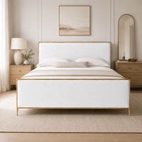 Cadre de lit minimaliste en fer, lit rembourré blanc avec bordure de tête de lit dorée pour projets d'appartements et d'hôtels haut de gamme