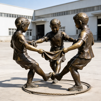 Sculpture en bronze coulé d'enfants jouant, artisanat métallique pour parcs, écoles, cours, jardins et décoration artistique publique