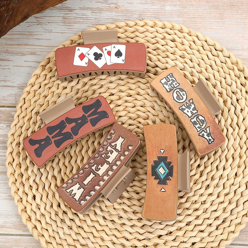 Großhandel Western Retro Acryl Kunstleder Haar Klaue Clips Poker Mama Howdy Design Große Haltegriff für Cowgirl Mutter Geschenk