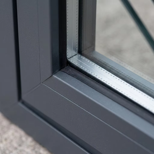 Fenêtres en aluminium à double vitrage, design moderne, à ouverture battante et oscillante, avec rupture de pont thermique et résistance aux chocs - Product Image 2