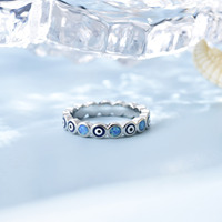 Bague Mystique |   Bande de motif contrasté et pierres précieuses bleues irisées |   Bijoux de protection audacieux pour un style quotidien et festif