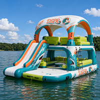 Radeau gonflable coloré à motif vague avec décalcomanie requin, barge de fête à 2 niveaux avec logo pour le plaisir en eau libre