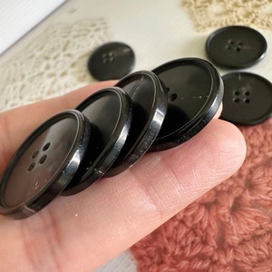 กระดุมเสื้อโค้ททรงกลมทำจากเขาสัตว์ออร์แกนิก แข็งแรง ทนทาน สไตล์คลาสสิก เหมาะสำหรับเสื้อโค้ทหนาและเสื้อคลุม - Product Image 4