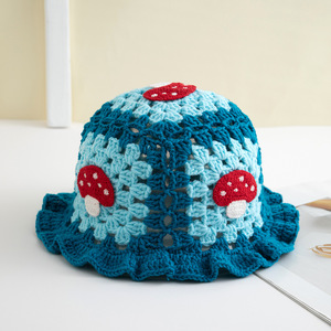 MADESHINE <span class=keywords><strong>Bonnet</strong></span> pour femme tricoté multicolore Floral fraise <span class=keywords><strong>grenouille</strong></span> <span class=keywords><strong>Crochet</strong></span> Ruffle Beanie fait à la main creux ajouré tricot seau chapeau - Product Image 5