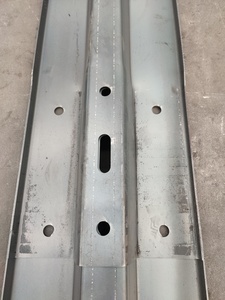 מותאם אישית q235b פלדה כביש רכבת בטיחות מגן רכבת עם משטח מגולוון חם טבל - Product Image 2