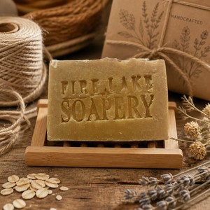 Savon nettoyant nourrissant pour la peau, gravé avec soin, à base de miel et d'avoine, pour un bain luxueux - Product Image 4