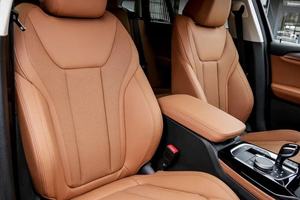 Autos Usados en Buen Estado a Precios Accesibles, BMW <span class=keywords><strong>X4</strong></span> xDrive20i SUV 2025, Listos para Enviar - Product Image 6