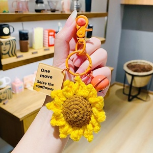 Porte-clés en crochet en peluche cloche créative remporte la première <span class=keywords><strong>place</strong></span> pour les femmes avec un avenir prometteur sac à dos pendentif cadeau de remise des diplômes - Product Image 5