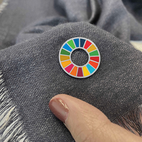 Objetivos de Desarrollo Sostenible United Pin de solapa de metal chapado en oro Regalos promocionales conmemorativos personalizados Pin de rueda SDG