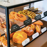 Vitrine de boulangerie vintage à trois niveaux en acrylique de qualité supérieure, avec cadre métallique blanc, autoportante, facile à nettoyer, robuste, pour comptoir – Vente directe usine