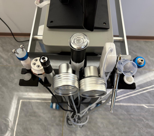 เครื่องไมโครเคอร์เรนท์เดอร์มาเบรชั่น 18-in-1 สำหรับการต่อต้านริ้วรอย รักษาสิว และกระชับผิว - Product Image 2