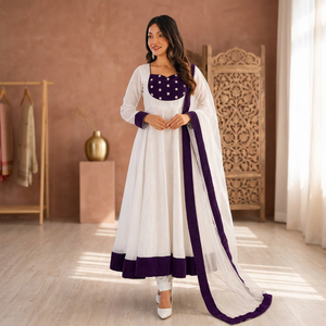 TENNECY Nuevo Vestido Anarkali de Seda con Diseño Espacial Elegante y Bordado de Lentejuelas, con Dupatta, para Fiesta/Boda - Product Image 1