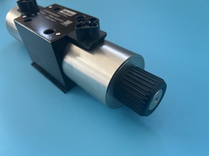 Válvula de Control Direccional Serie D3W SD3W004CNJW de 4 Vías y 3 Posiciones, Solenoide NG10 CETOP05, Alta Presión Hidráulica - Product Image 1