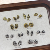 Boîte de breloques pour ongles en métal Halloween, crânes et squelettes vintage en alliage, strass 3D pour ongles, décorations gothiques punk en or et argent antique