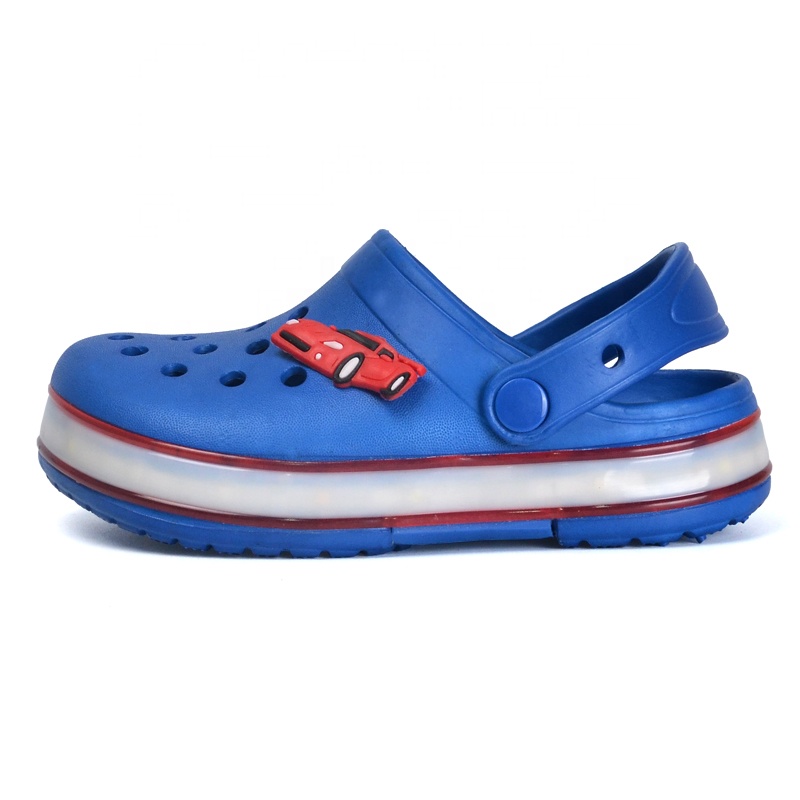 Оптовая продажа, красочные милые Мультяшные украшения, Нескользящие водонепроницаемые пляжные сабо EVA, светодиодная детская обувь