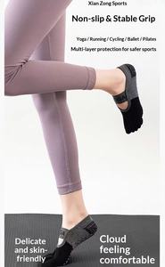 Calcetines de yoga transpirables para mujer al por mayor, de cinco dedos, antideslizantes de silicona, para gimnasio, sin talón, para fitness, ballet, danza, de algodón - Product Image 2