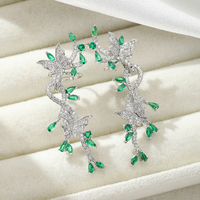 Tendance 2026 : Boucles d'oreilles à clip style féerique de luxe, motif vigne en filigrane de cristal, oreilles d'elfe, accessoires de bijoux de mariage pour mariée, vente en gros