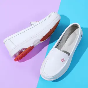 Zapatos informales cómodos antideslizantes para mujer, calzado plano de enfermera de cuero genuino blanco suave