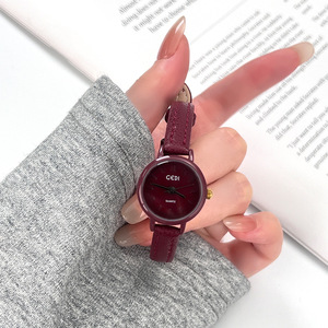Montre pour femme simple et délicate avec un bracelet fin et délicat, style rétro et haut de gamme, montre à quartz étanche pour femme - Product Image 1