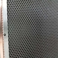 Rejillas de Ventilación Industriales de Acero con Protección EMI, Insonorizadas, Impermeables y Antiarañazos para una Eficiencia de Ventilación
