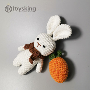 TK Handcraft Amigurumi Nouveau-né Bébé Crochet Cadeaux Lapin Jouet avec <span class=keywords><strong>Carotte</strong></span> <span class=keywords><strong>Hochet</strong></span> Tricoté Usine - Product Image 3