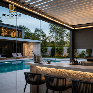 Pérgola de Alta Gama RKOVE para Patio Trasero Estilo Resort, Independiente, 5x6m, con Pantalla de Vidrio ZIP, Híbrida, para Exteriores, con Sombra para Bar - Product Image 1
