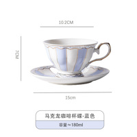 Ensemble de tasses à café et soucoupes en céramique élégantes, de style moderne, durables, écologiques, à rayures contrastées rose-bleu, avec bordure dorée, personnalisables