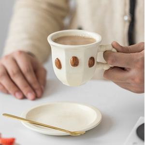 Set di tazze da caffè in ceramica con design in chicchi di caffè con piattino e tazza di latte creativo - Product Image 5