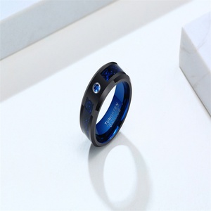 Anillo de Hombre de Acero de Tungsteno de 8mm con Baño de Vacío Azul de Alta Calidad, Anillo de Acero Inoxidable Negro con Zirconia - Product Image 4
