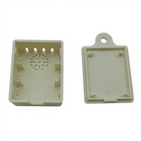 Boîtier électronique carré en plastique moulé par injection avec fentes de dissipation thermique pour l'assemblage de modules de circuits imprimés de capteurs