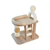Arbre à chat compact en sisal avec échelle, lit intégré et griffoir, idéal pour chats d'intérieur