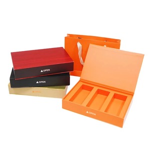 Caja de regalo con inserto de espuma en forma de libro y embalaje portátil a juego, personalizable - Product Image 1